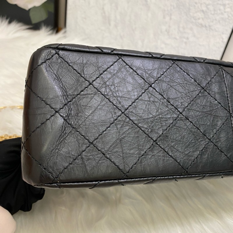 Chanel 2.55黑金經典款皺褶復古牛皮 肩背包-11