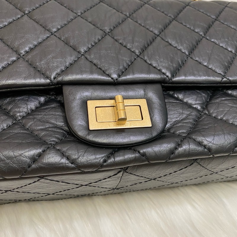 Chanel 2.55黑金經典款皺褶復古牛皮 肩背包-12