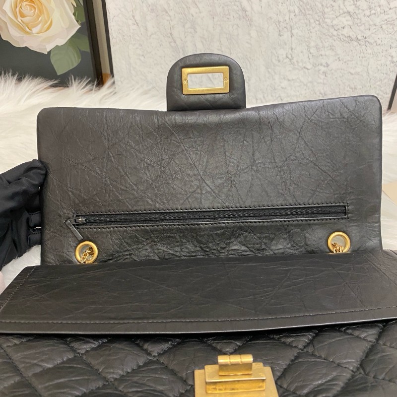 Chanel 2.55黑金經典款皺褶復古牛皮 肩背包-16