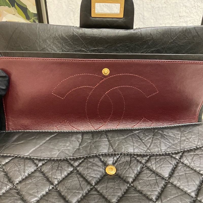 Chanel 2.55黑金經典款皺褶復古牛皮 肩背包-17