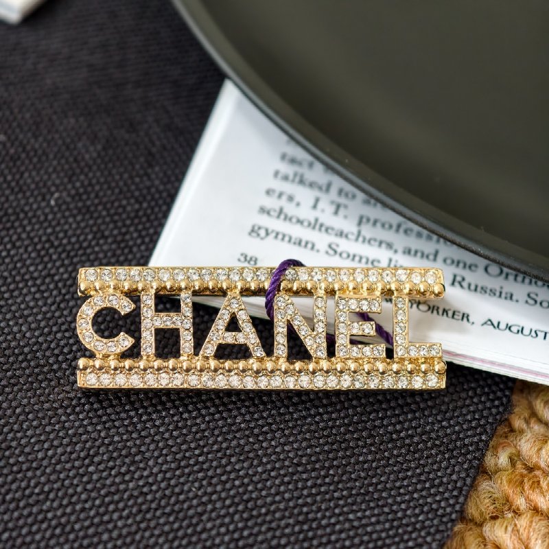 Chanel香奈兒字母帶鑽胸針 99新-3