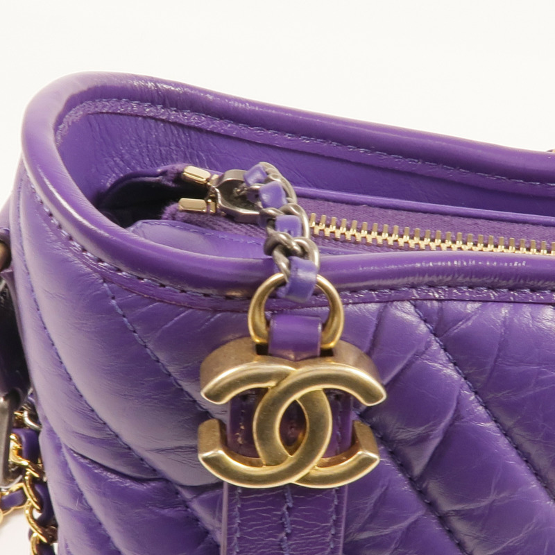 CHANEL 牛皮皮革Gabrielle Mini鏈帶肩背袋-15