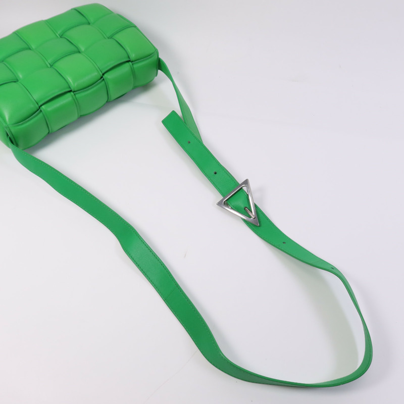 BOTTEGA VENETA 牛皮皮革Casstte Padded銀扣肩背袋-6