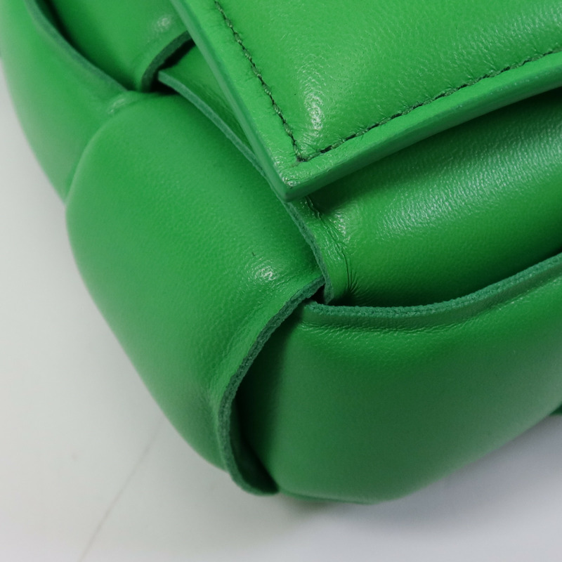 BOTTEGA VENETA 牛皮皮革Casstte Padded銀扣肩背袋-9