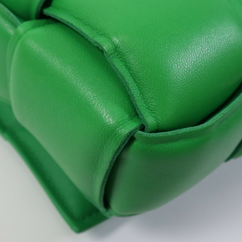 BOTTEGA VENETA 牛皮皮革Casstte Padded銀扣肩背袋-11