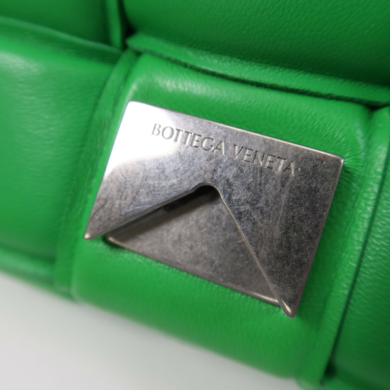 BOTTEGA VENETA 牛皮皮革Casstte Padded銀扣肩背袋-13