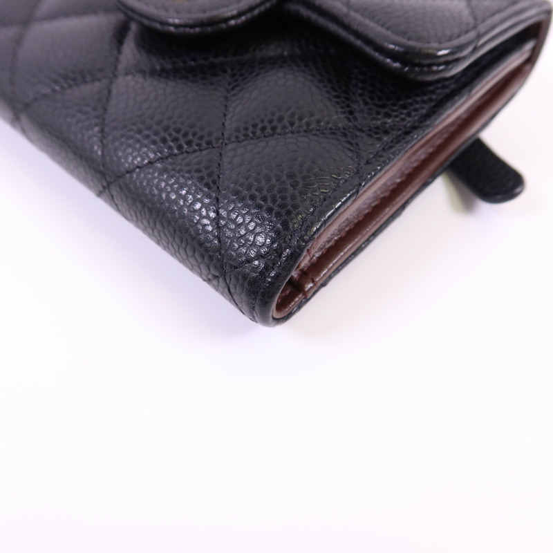 CHANEL 牛皮皮革Trifold Wallet金扣錢包-11