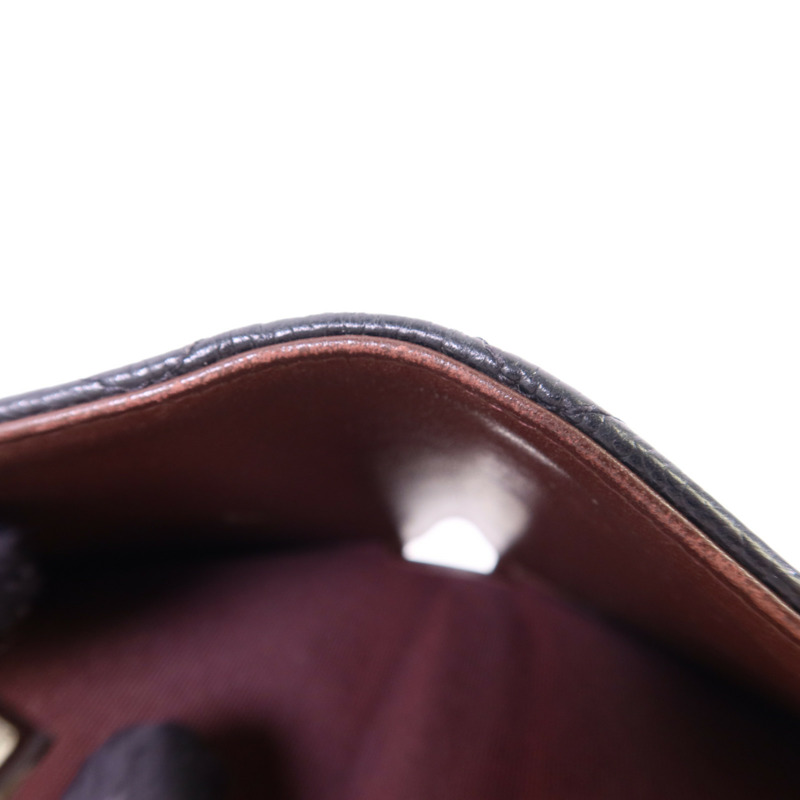 CHANEL 牛皮皮革Trifold Wallet金扣錢包-20