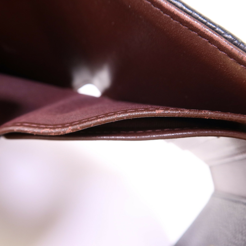 CHANEL 牛皮皮革Trifold Wallet金扣錢包-21