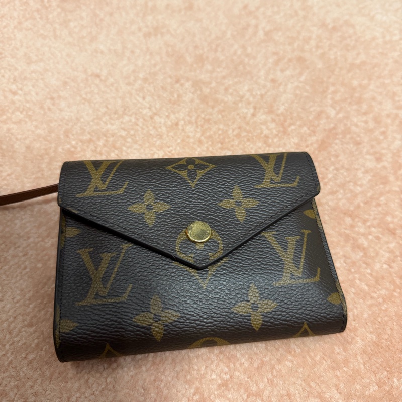 Louis Vuitton LV三折短夾（內咖啡色）-0