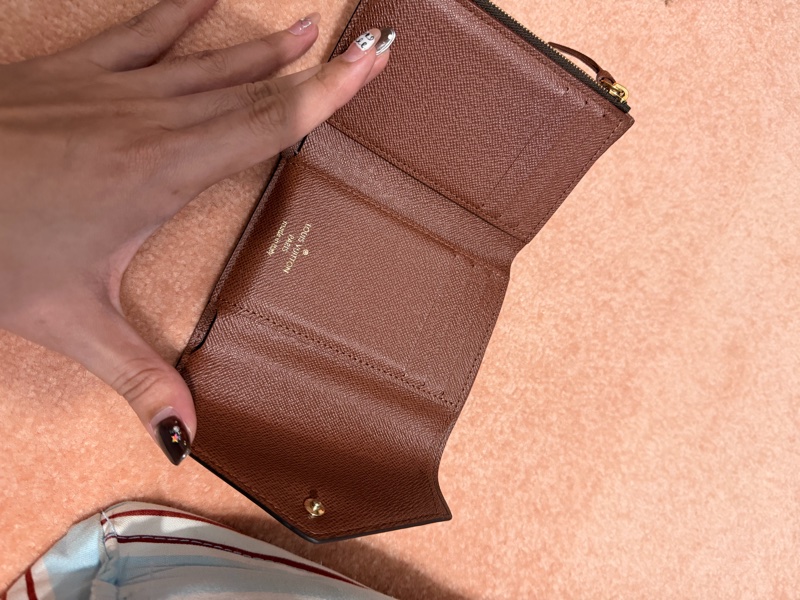 Louis Vuitton LV三折短夾（內咖啡色）-10