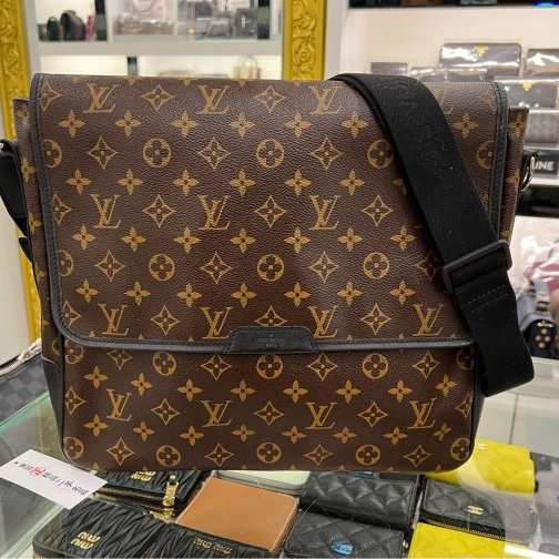 東區正精品㊣ LV M40386 原花黑色皮革邊翻蓋包斜背包郵差包大款 RZ6070-0
