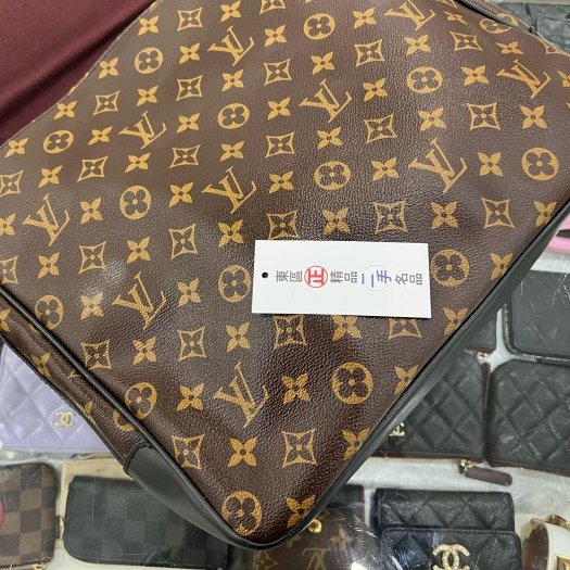 東區正精品㊣ LV M40386 原花黑色皮革邊翻蓋包斜背包郵差包大款 RZ6070-1