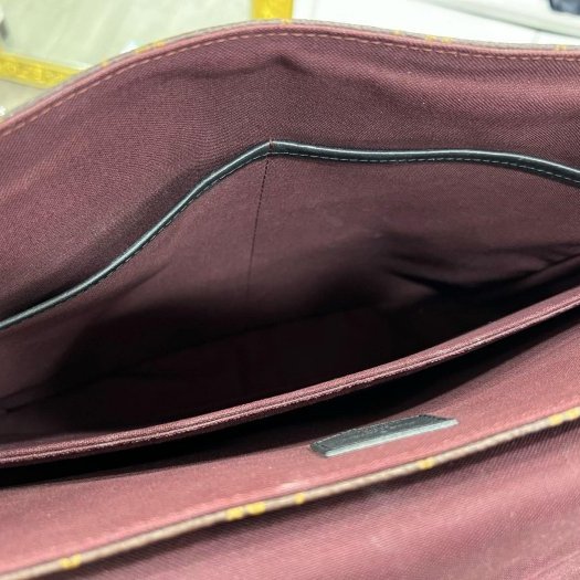 東區正精品㊣ LV M40386 原花黑色皮革邊翻蓋包斜背包郵差包大款 RZ6070-2