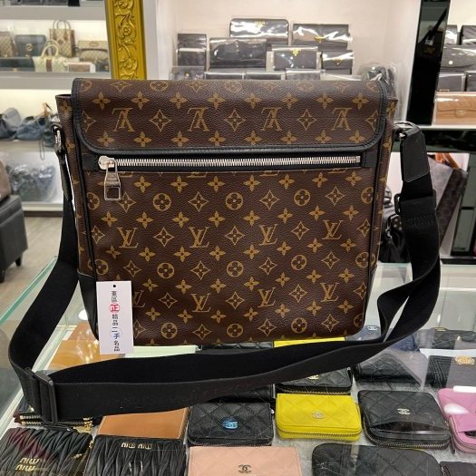 東區正精品㊣ LV M40386 原花黑色皮革邊翻蓋包斜背包郵差包大款 RZ6070-4
