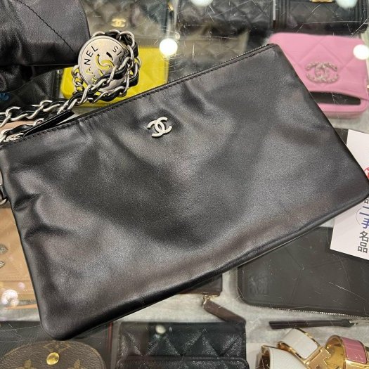 東區正精品㊣CHANEL 22 BAG AS3261 香奈兒黑色全皮銀字銀幣銀鍊肩背包購物袋包中款 RZ6074-7