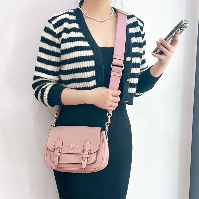 莉亞精品♡ Coach 粉雙釦郵差包 二手美包-1