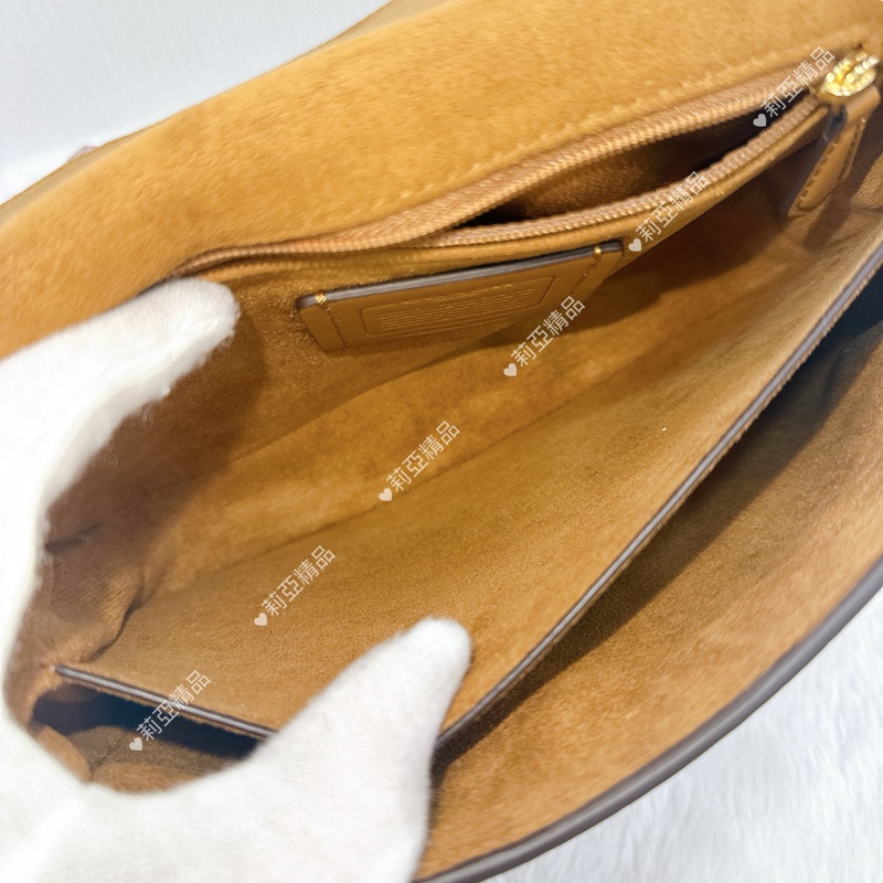 莉亞精品♡ Coach 粉雙釦郵差包 二手美包-10