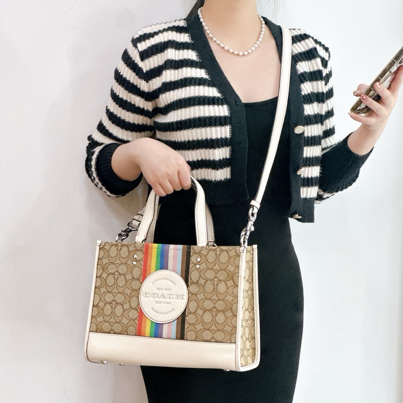 莉亞精品♡ Coach 彩虹托特包 二手美包-1