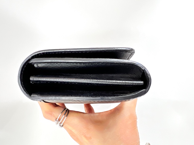 LV 黑Epi金釦Twist 12卡零錢袋長夾M80690-2