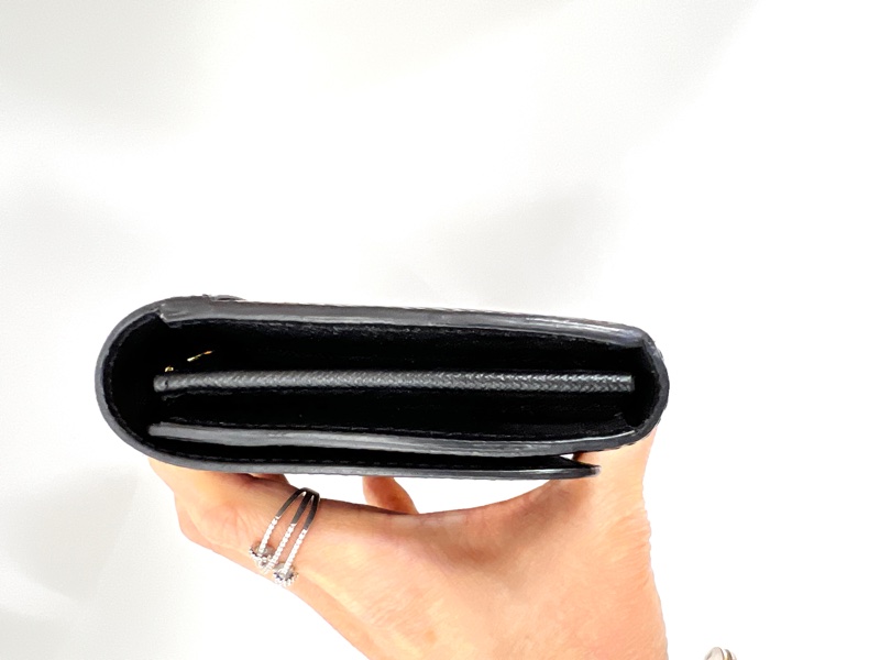 LV 黑Epi金釦Twist 12卡零錢袋長夾M80690-3