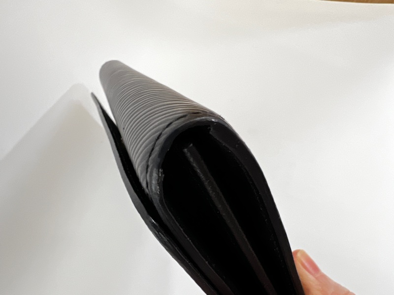 LV 黑Epi金釦Twist 12卡零錢袋長夾M80690-5