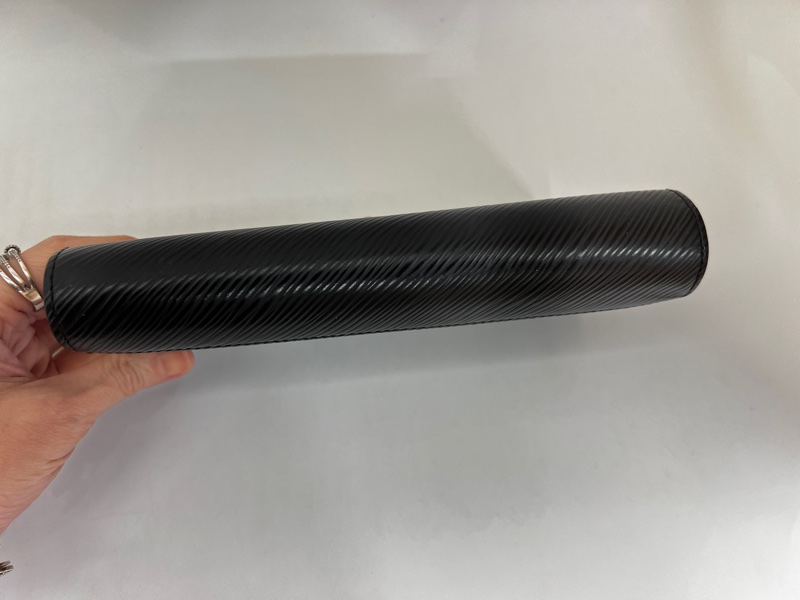 LV 黑Epi金釦Twist 12卡零錢袋長夾M80690-8