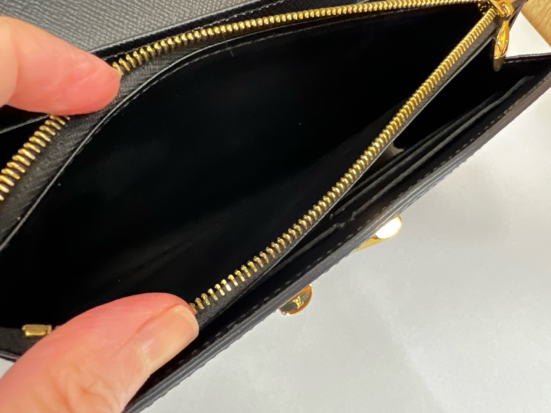 LV 黑Epi金釦Twist 12卡零錢袋長夾M80690-10
