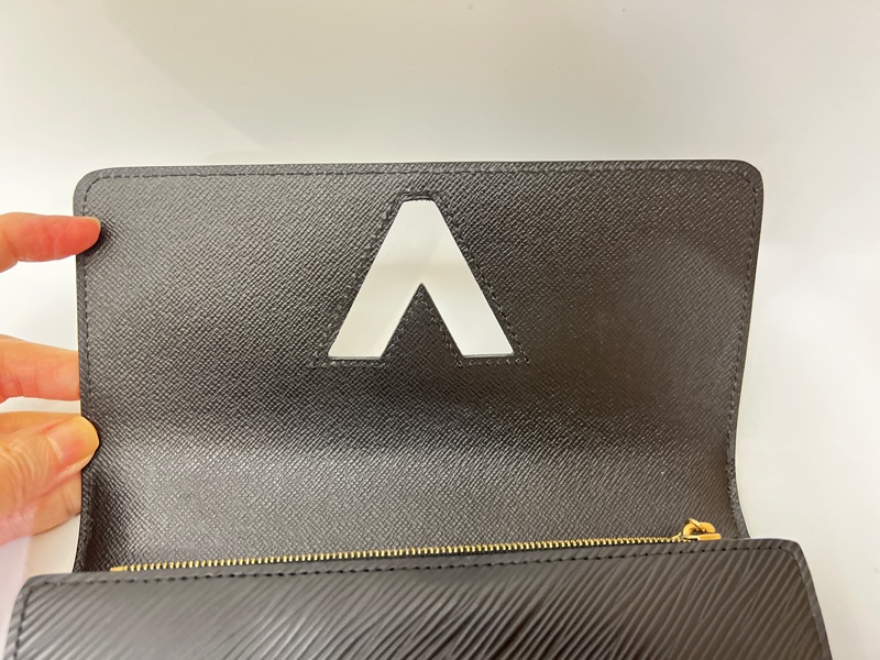 LV 黑Epi金釦Twist 12卡零錢袋長夾M80690-11