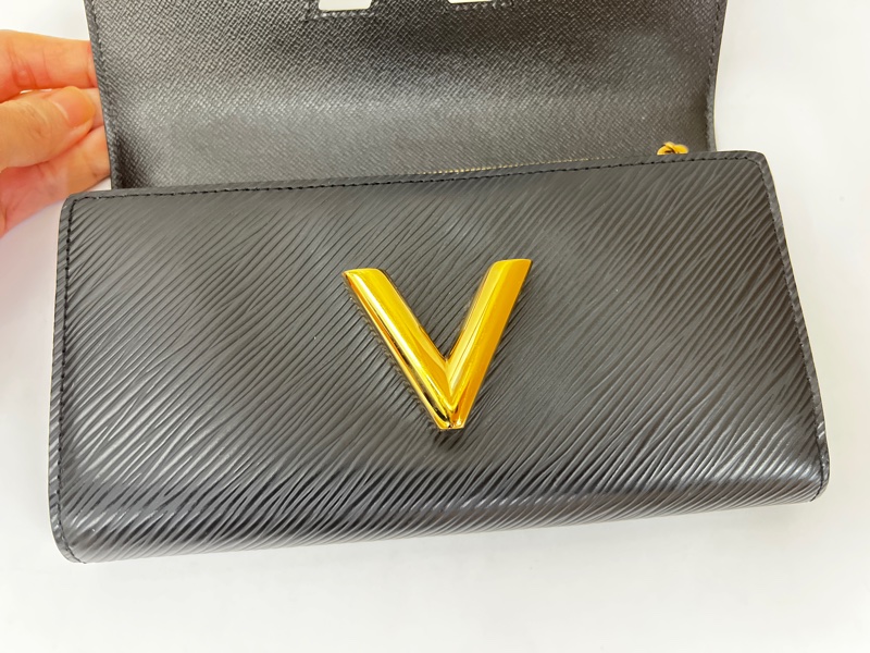 LV 黑Epi金釦Twist 12卡零錢袋長夾M80690-13