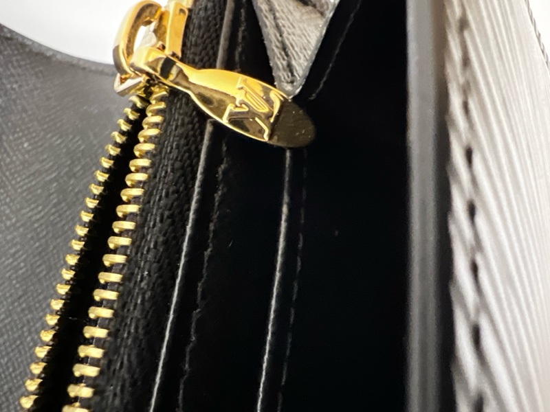 LV 黑Epi金釦Twist 12卡零錢袋長夾M80690-14