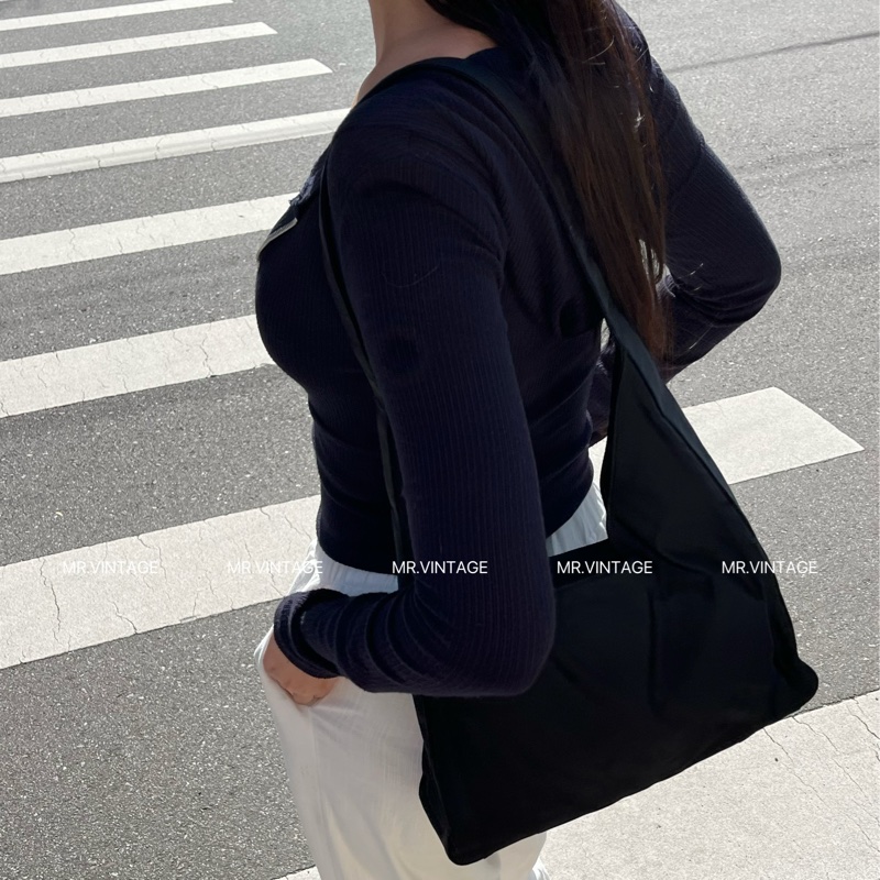 Prada 低調肩背包-2