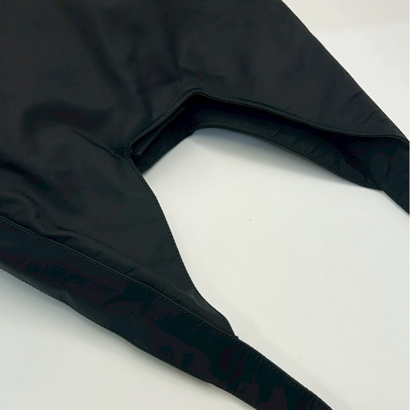 Prada 低調肩背包-3