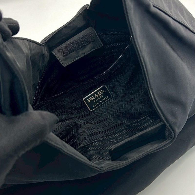 Prada 低調肩背包-6
