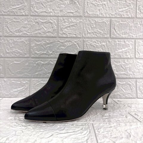 Chanel 黑色珍珠低跟短靴