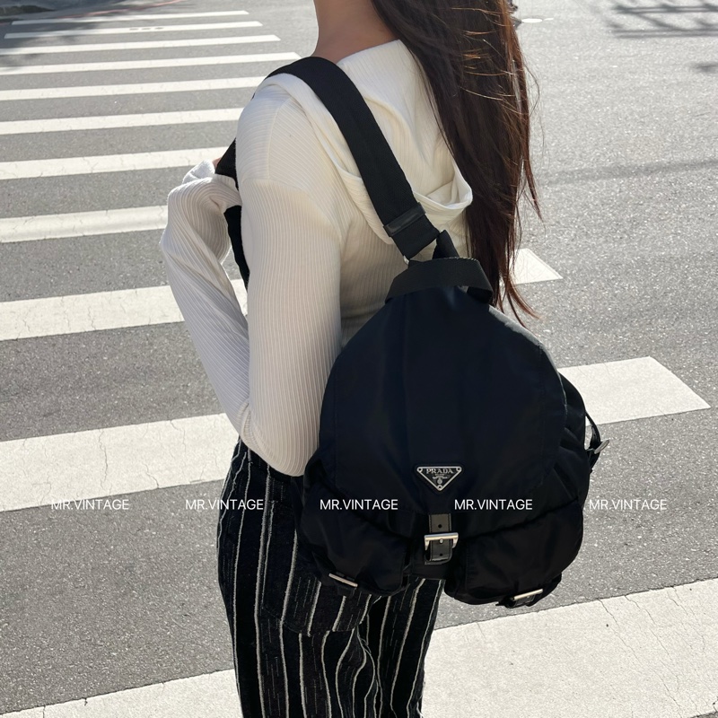 🏷️ Prada 降落傘包中號-0