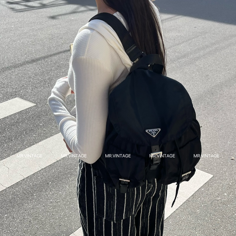 🏷️ Prada 降落傘包中號-1