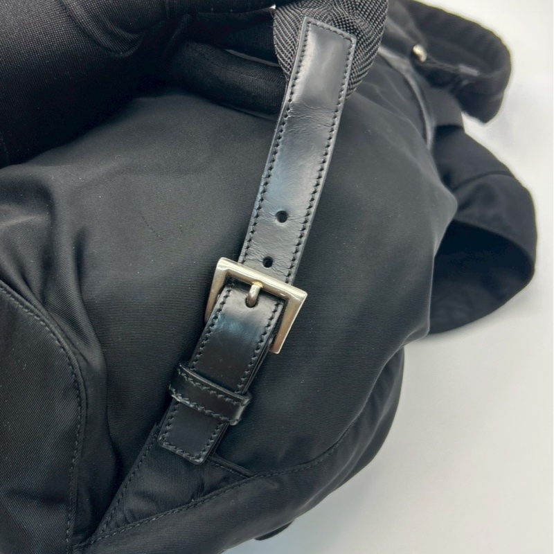 🏷️ Prada 降落傘包中號-8