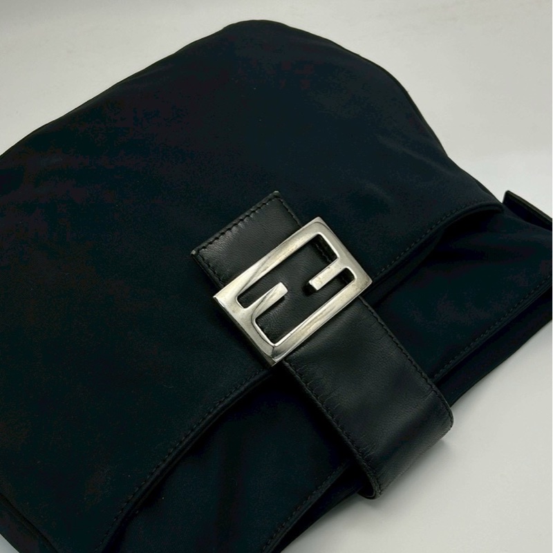 🏷️ Fendi 肩背包-3