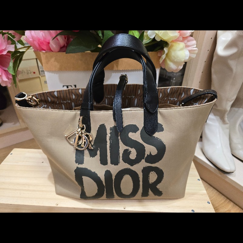 Dior帆布字母塗鴉款-0