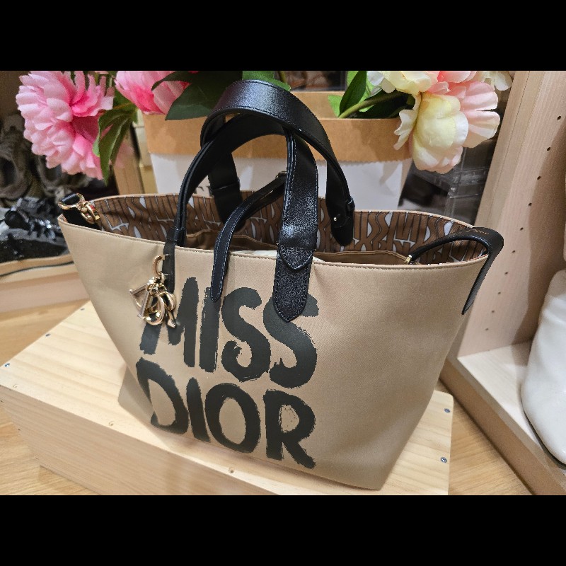 Dior帆布字母塗鴉款-2