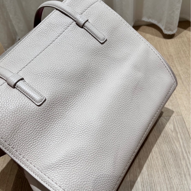 salvatore ferragamo 米白色大款肩背包-1