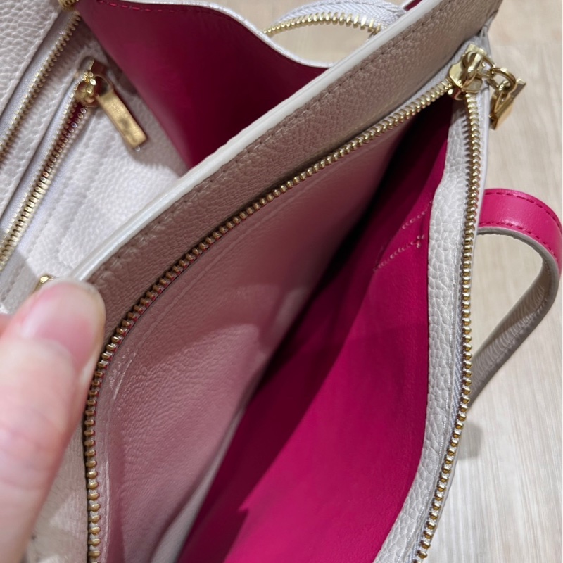 salvatore ferragamo 米白色大款肩背包-5