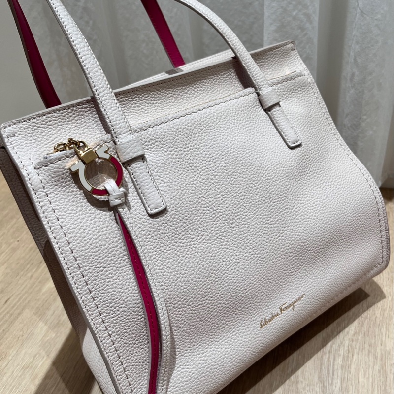 salvatore ferragamo 米白色大款肩背包-7