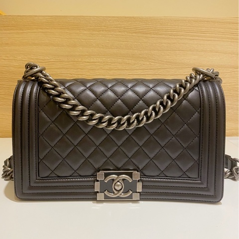 Chanel boy25牛皮限量黑色琺瑯扣