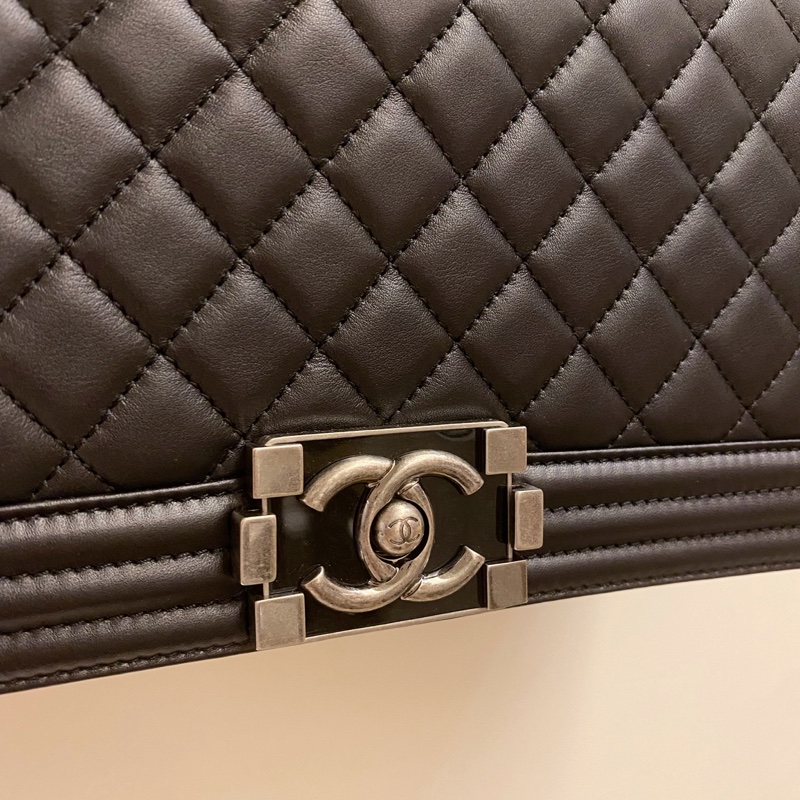 Chanel boy25牛皮限量黑色琺瑯扣-6