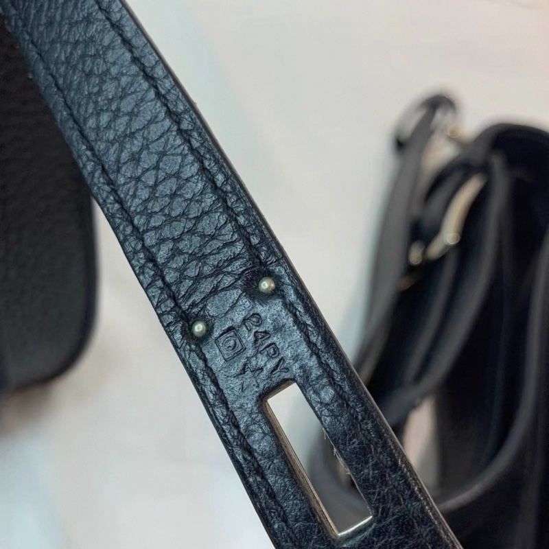 Hermes愛馬仕 吉普賽28 當下最火的黑銀配色 最好看小號 方塊Q刻 尺寸：28*12*23-3