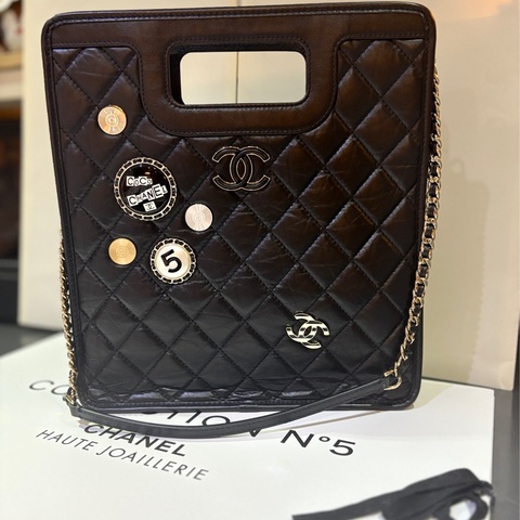 Chanel 2020 限量復古小牛皮徽章手提肩揹包Tote