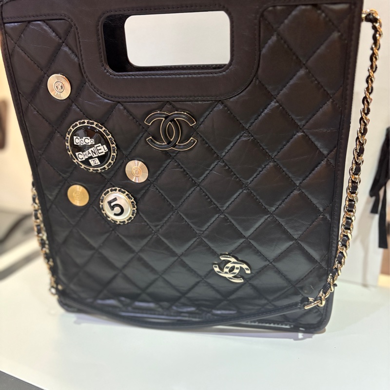 Chanel 2020 限量復古小牛皮徽章手提肩揹包Tote-9