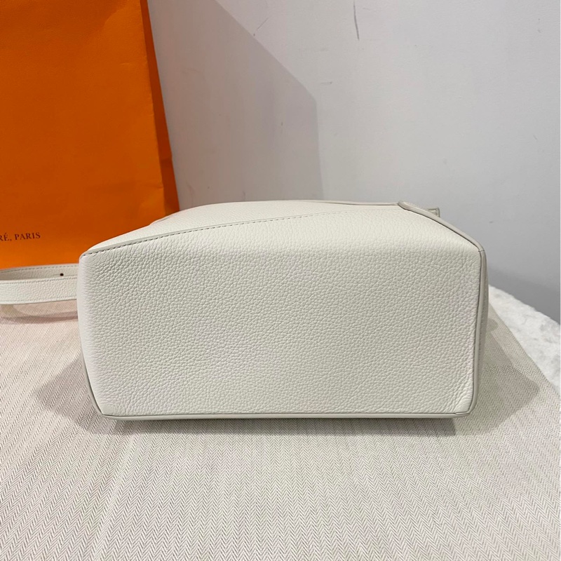 LOEWE羅意威 Puzzle 白色浮雕字謎可拆卸可調節肩帶 柔軟粒面小牛皮-3